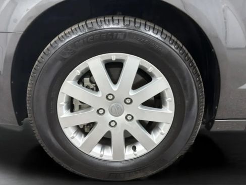 Used 2016 Chrysler Town & Country Touring FWD image 27