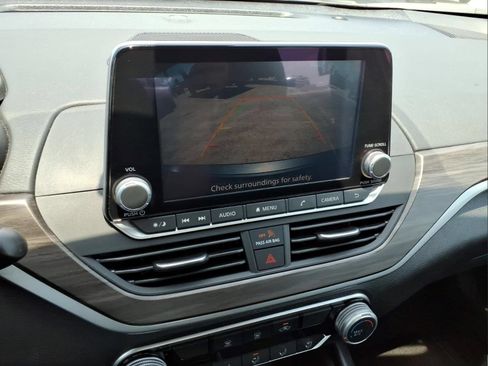 Used 2025 Nissan Altima 2.5 SV FWD image 21
