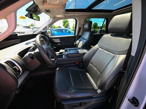 Used 2025 Ford Expedition Active AWD/4WD image 20