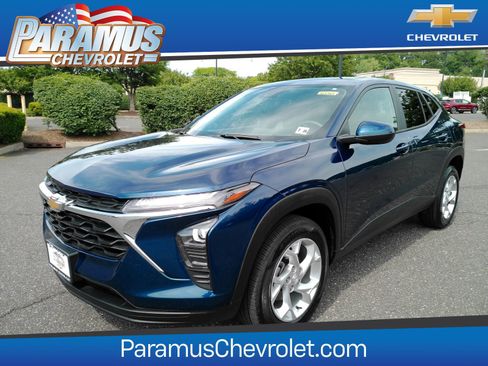Used 2024 Chevrolet Trax LS w/ LS Convenience Package FWD image 1