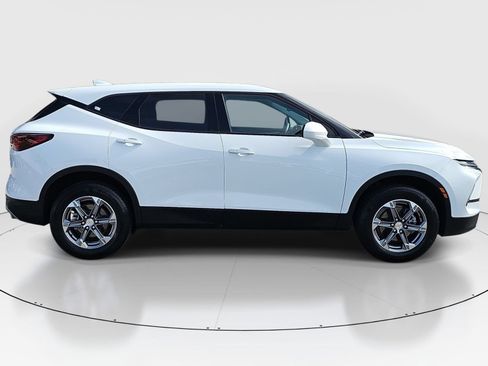 Used 2025 Chevrolet Blazer LT FWD image 4