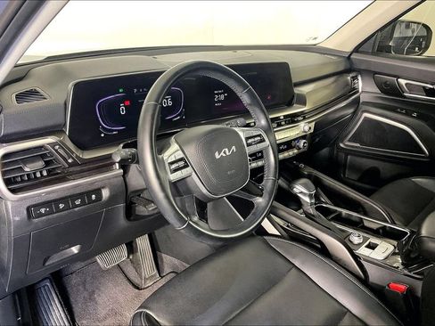 Used 2025 Kia Telluride S FWD image 15