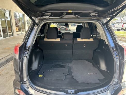 Used 2018 Toyota RAV4 XLE image 32