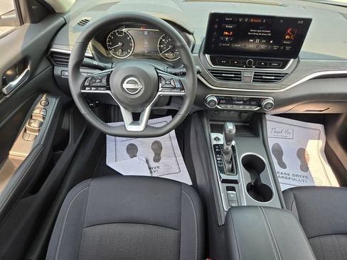 Used 2025 Nissan Altima 2.5 SV w/ SV Premium Package FWD image 14