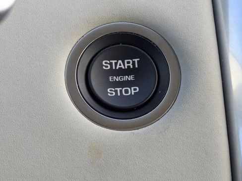 Used 2025 Land Rover Discovery S image 22