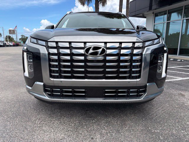 Used 2024 Hyundai Palisade Calligraphy FWD image 2