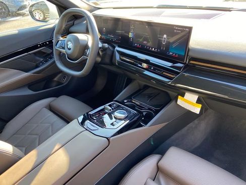 Used 2025 BMW 530i xDrive image 24
