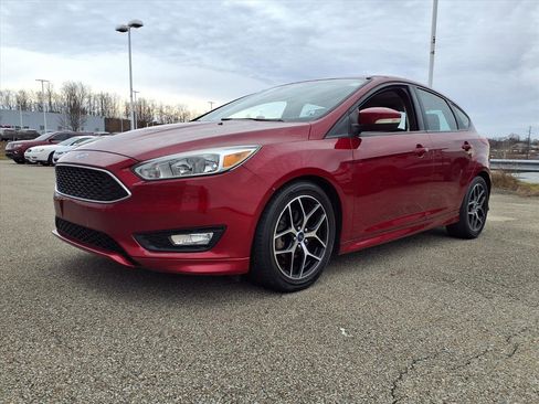 Used 2015 Ford Focus SE w/ SE Sport Package image 3