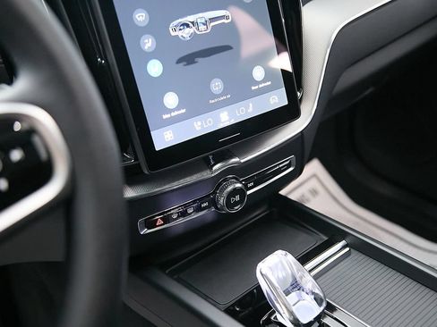 Certified 2026 Volvo XC60 T8 Ultra AWD/4WD image 17
