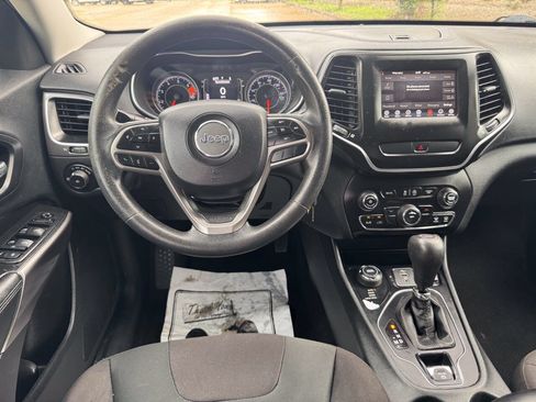 Used 2019 Jeep Cherokee Latitude w/ Popular Appearance Group AWD/4WD image 12