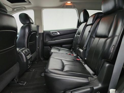 Used 2018 Nissan Pathfinder SL AWD/4WD image 29