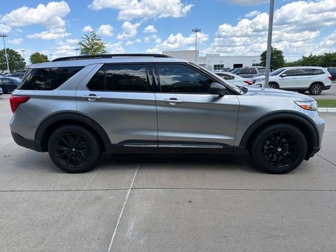 Used 2020 Ford Explorer XLT w/ Comfort Package RWD image 6