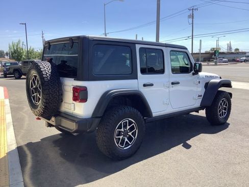 Used 2025 Jeep Wrangler Unlimited Rubicon w/ Convenience Group AWD/4WD image 33