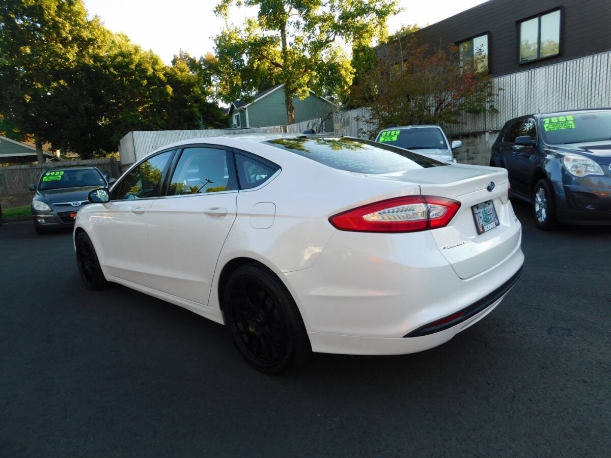 Used 2013 Ford Fusion SE FWD image 3