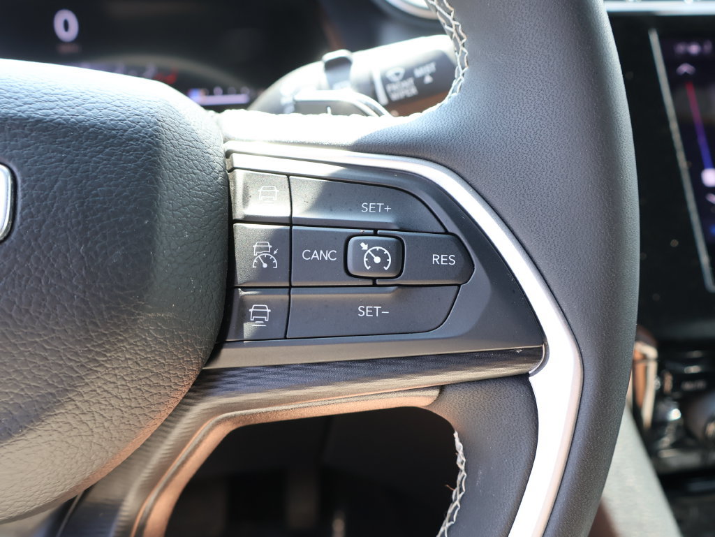 Used 2024 Jeep Grand Cherokee Altitude AWD/4WD image 27