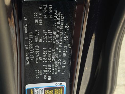 Used 2026 Kia Carnival FWD image 32