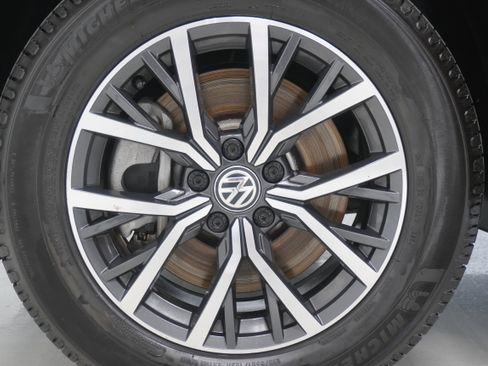 Used 2019 Volkswagen Tiguan SE image 24