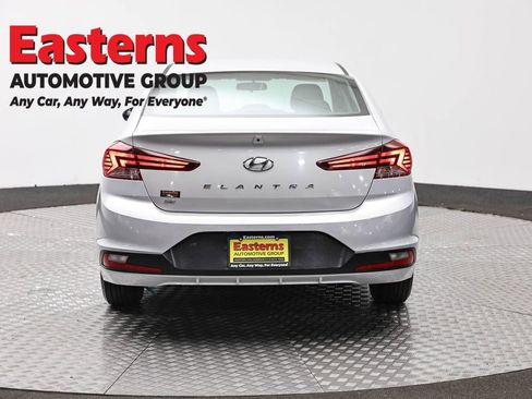 Used 2019 Hyundai Elantra SE w/ Cargo Package FWD image 6