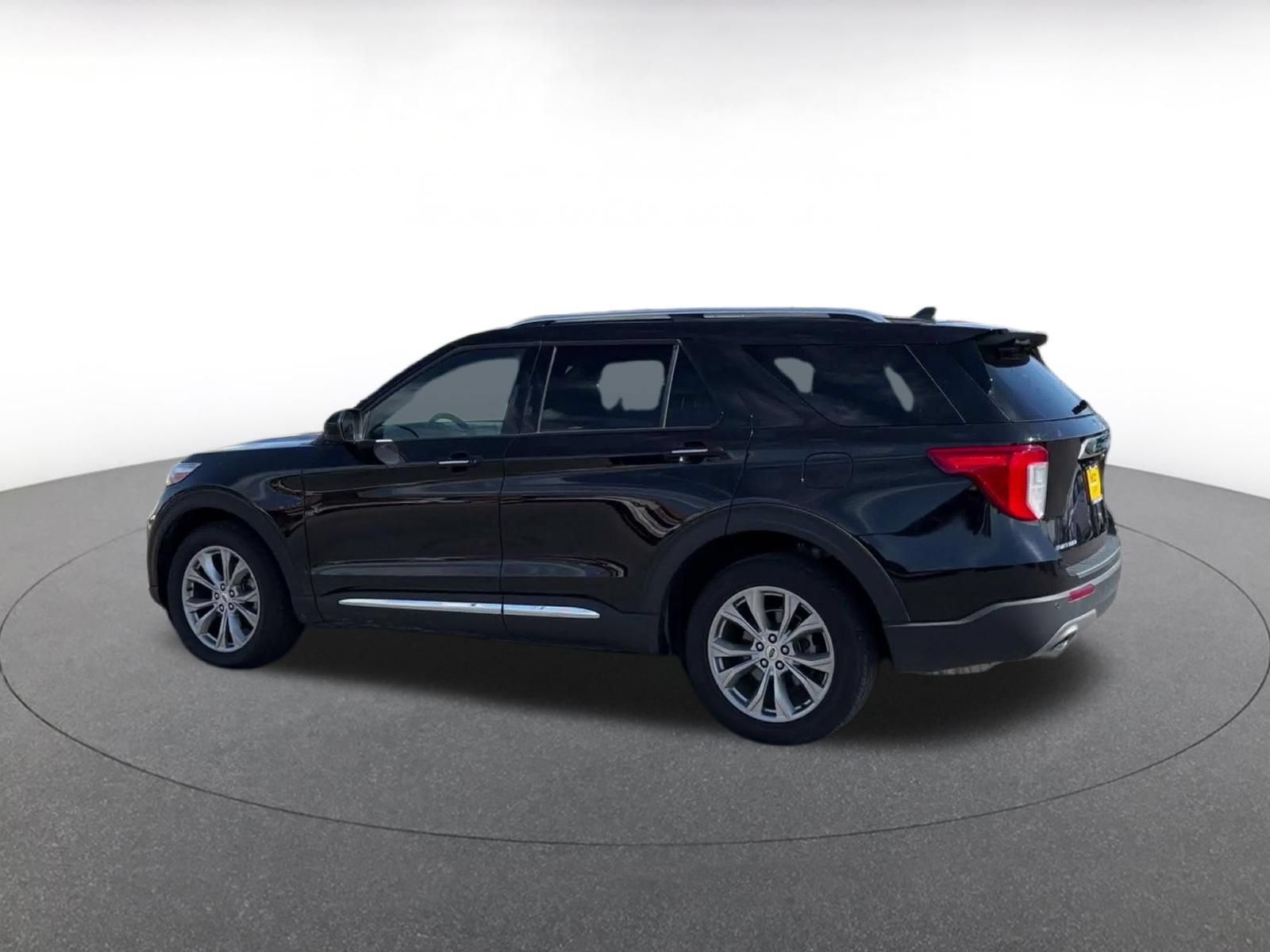 Used 2023 Ford Explorer Limited AWD/4WD image 9