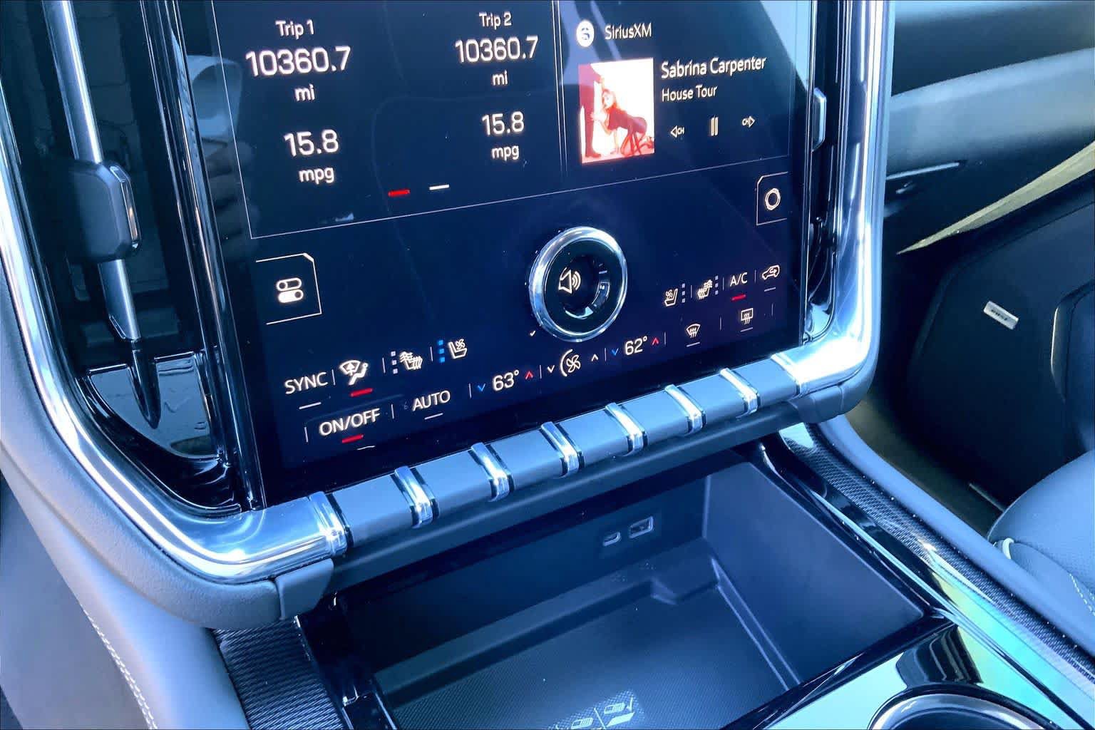 Used 2026 GMC Yukon Elevation w/ Elevation Premium Package AWD/4WD image 32