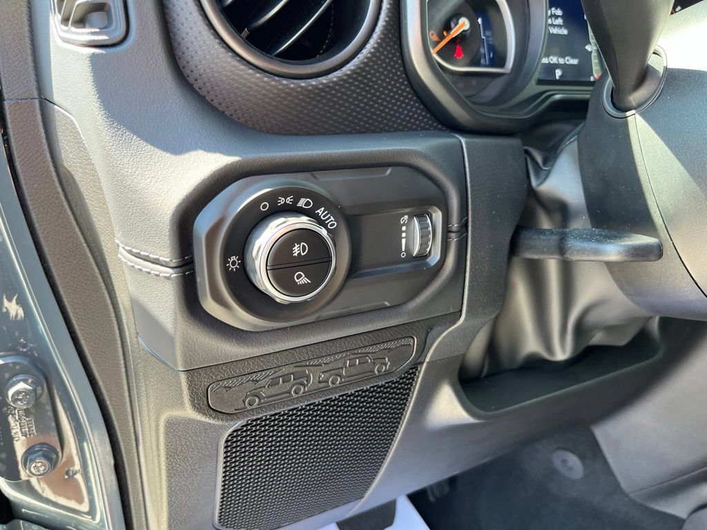 Used 2026 Jeep Gladiator Rubicon AWD/4WD image 8