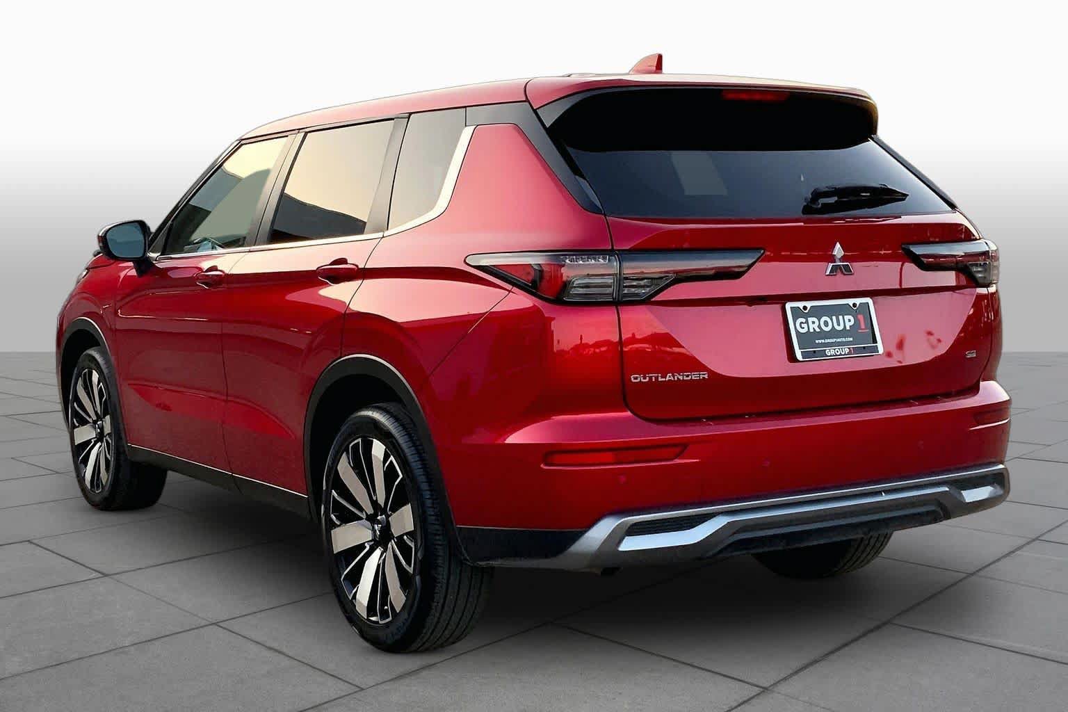 Used 2025 Mitsubishi Outlander SE FWD image 12