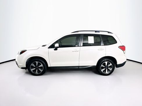Used 2017 Subaru Forester 2.5i Premium image 4