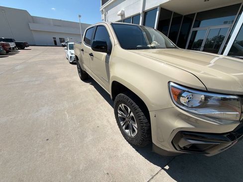 Used 2022 Chevrolet Colorado Z71 AWD/4WD image 4