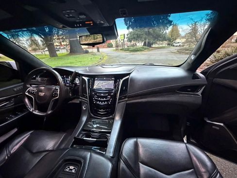 Used 2018 Cadillac Escalade ESV Platinum image 7