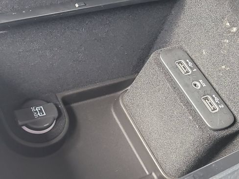 Used 2021 Chrysler 300 Touring RWD image 29