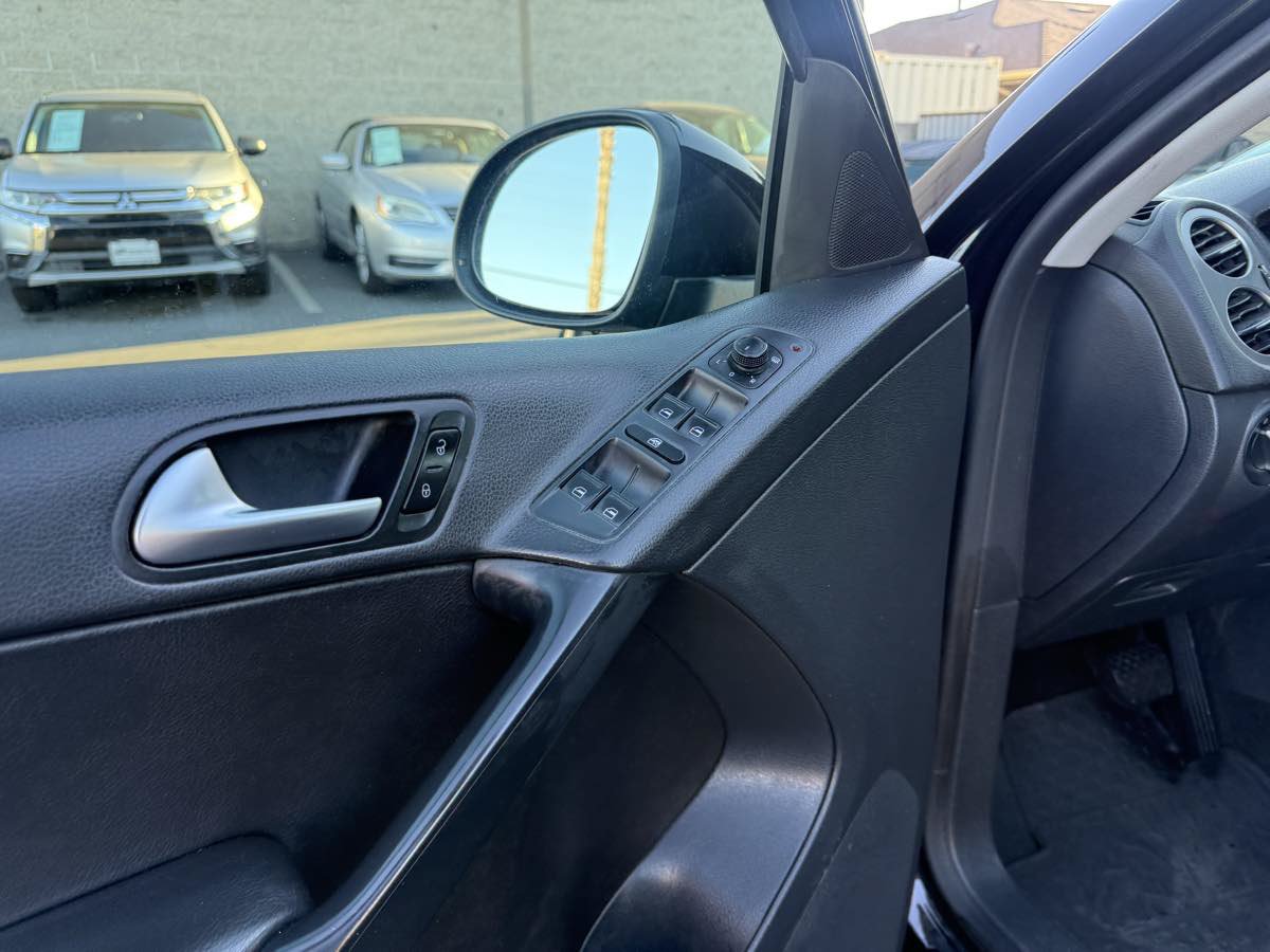 Used 2016 Volkswagen Tiguan S FWD image 25