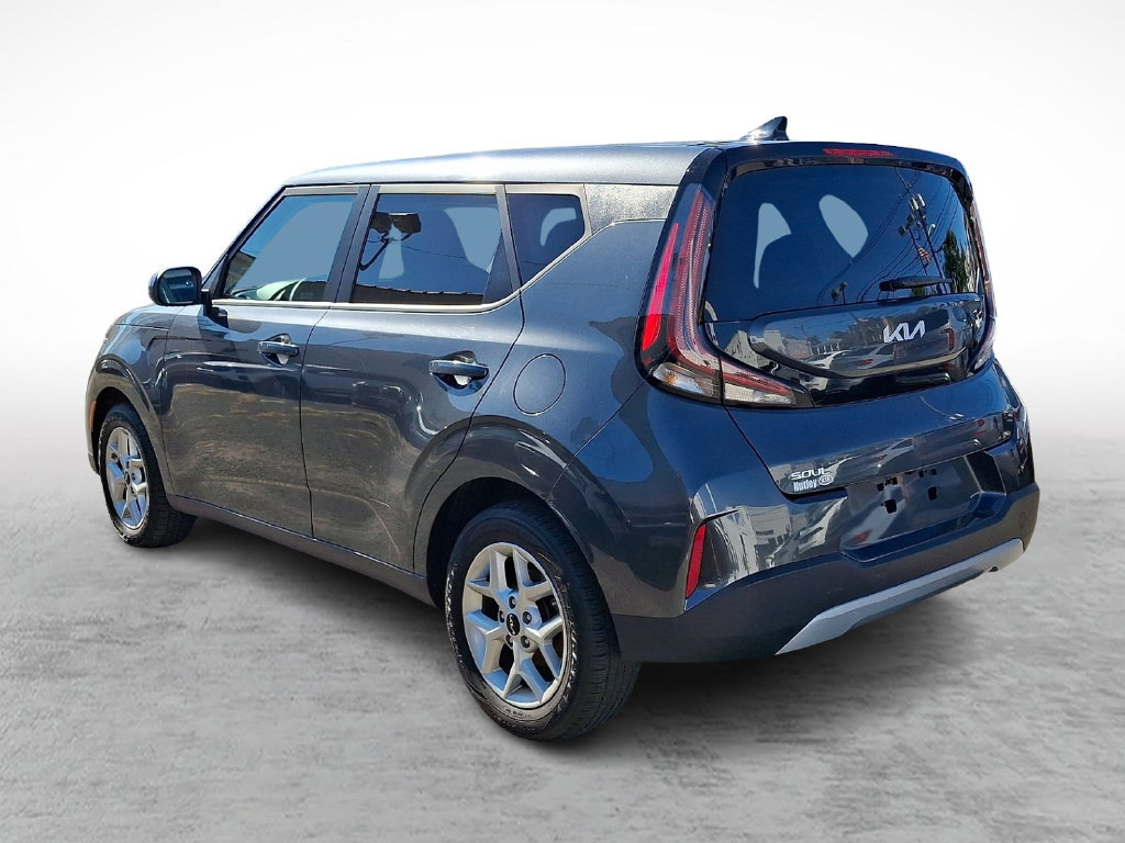 Used 2023 Kia Soul LX w/ LX Technology Package FWD image 4