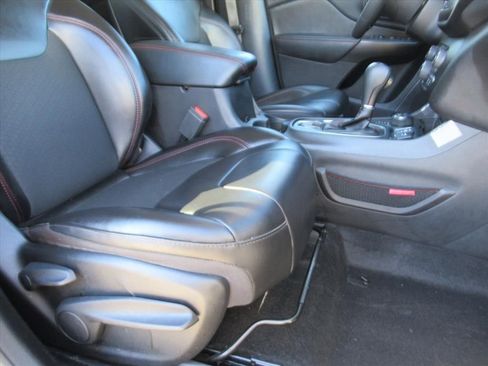 Used 2020 Jeep Cherokee Trailhawk w/ Trailer Tow Group image 10