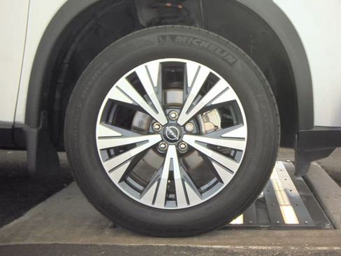 Used 2023 Nissan Rogue SV FWD image 13