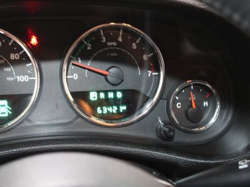 Used 2015 Jeep Wrangler Unlimited Rubicon w/ Connectivity Group AWD/4WD image 29