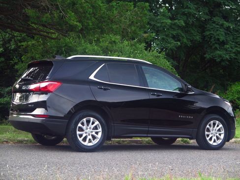 Used 2018 Chevrolet Equinox LT w/ Sun & Infotainment Package AWD/4WD image 4