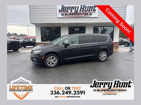 Used 2024 Chrysler Pacifica Limited image 1