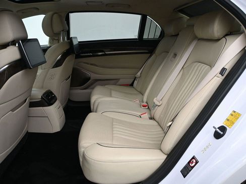 Used 2019 Genesis G90 5.0 Ultimate image 11