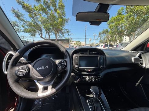 Used 2025 Kia Soul LX w/ LX Technology Package FWD image 33