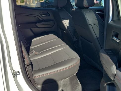 Used 2025 Chevrolet Colorado Z71 w/ Midnight Edition image 19