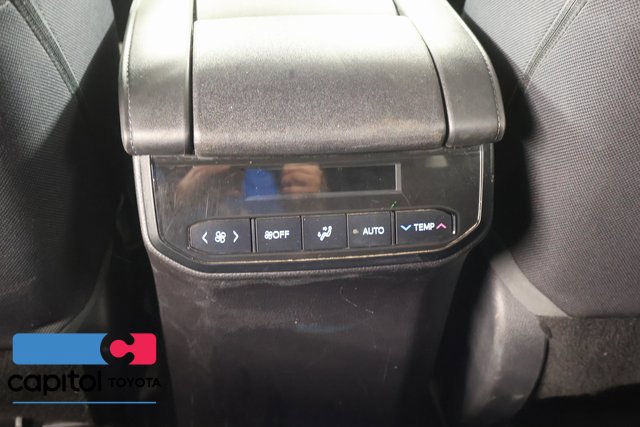 Used 2020 Toyota Highlander LE AWD/4WD image 35