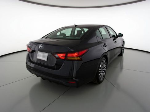 Used 2025 Nissan Altima 2.5 SV FWD image 9