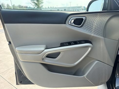 Used 2021 Kia Soul LX FWD image 13