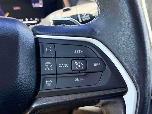 Used 2022 Jeep Grand Cherokee L Laredo w/ Luxury Tech Group I AWD/4WD image 26