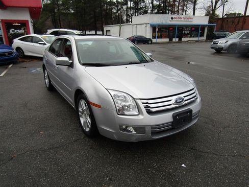 Used 2009 Ford Fusion SEL image 10