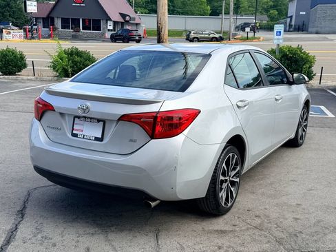Used 2017 Toyota Corolla SE FWD image 6