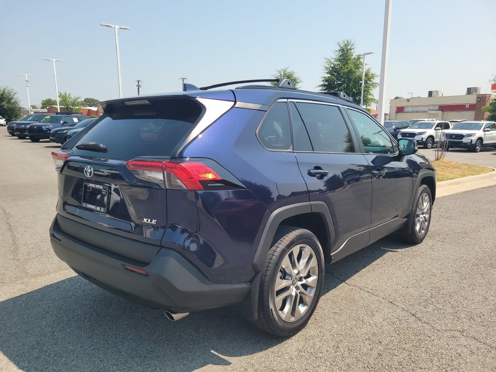 Used 2021 Toyota RAV4 XLE Premium FWD image 3