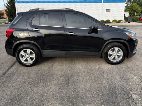 Used 2019 Chevrolet Trax LT w/ LT Convenience Package FWD image 6