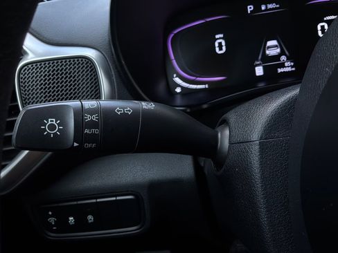 Used 2025 Kia Soul LX w/ LX Technology Package FWD image 33