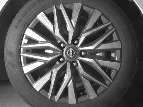 Used 2025 Nissan Altima 2.5 SV image 13